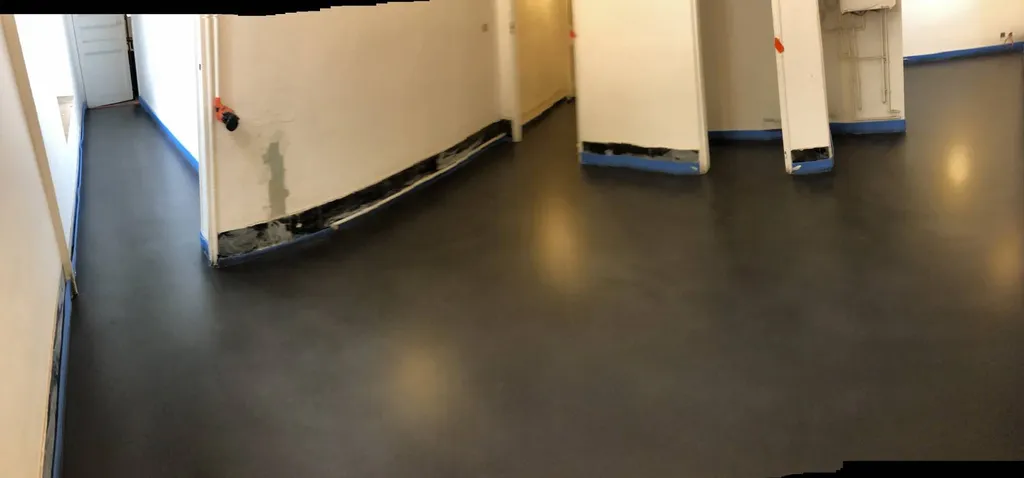 Sol noir en béton ciré finition brillante Saint Raphaël Var 83