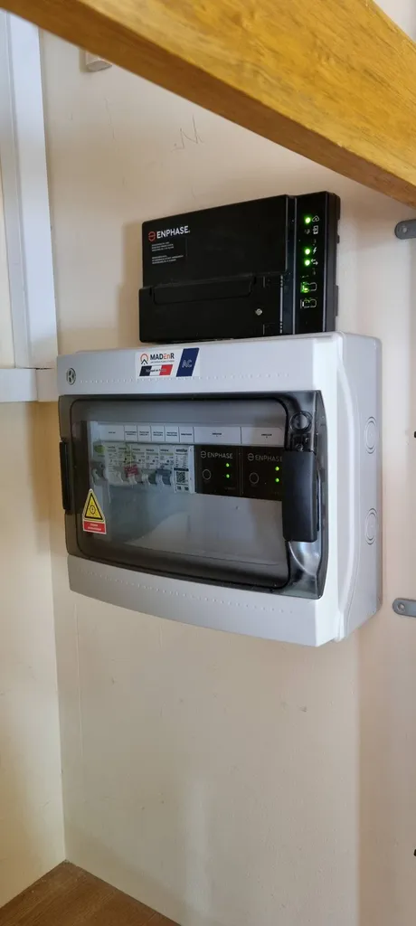 Coffret de protection et passerelle de communication Enphase