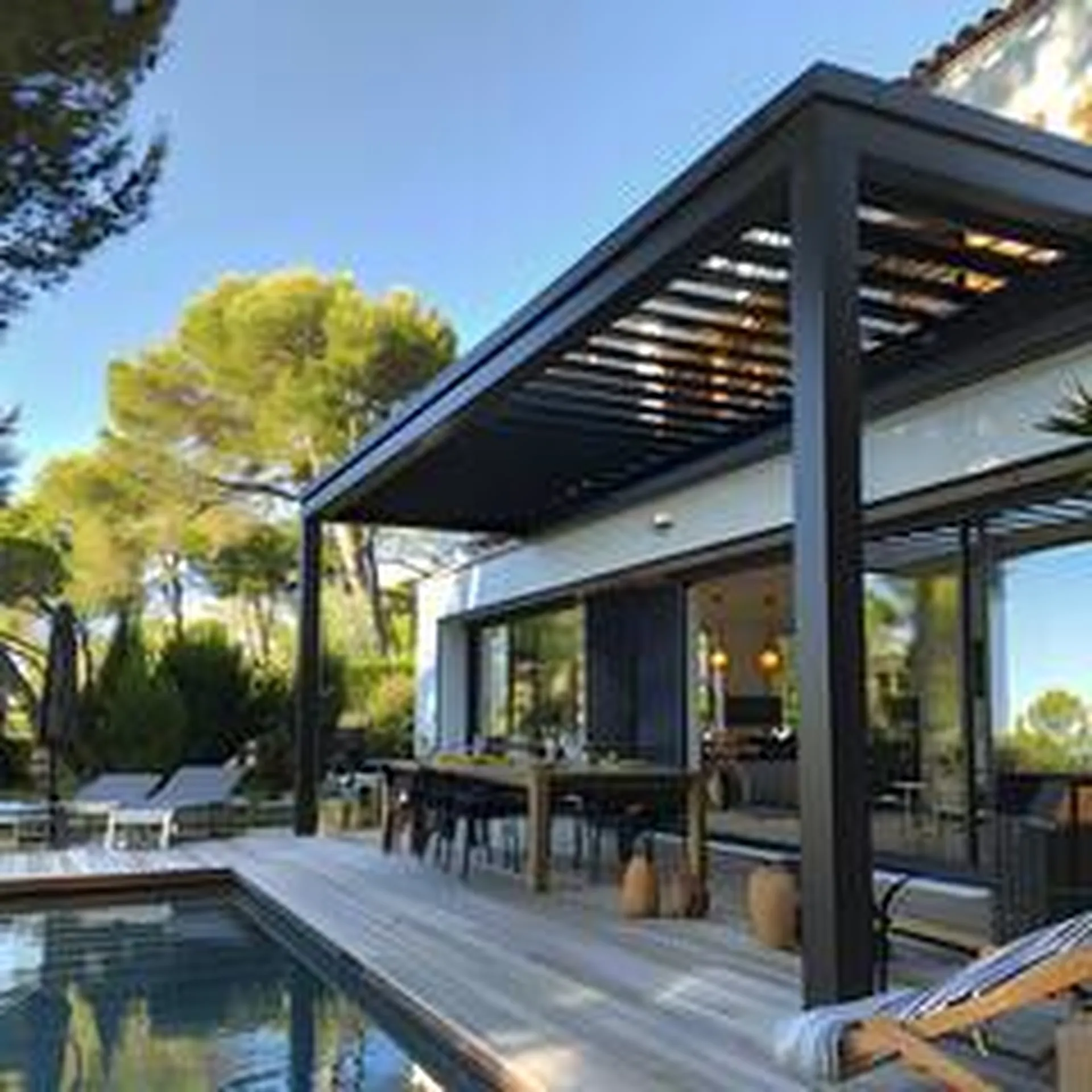 Pergola bioclimatique aluminium sur mesure – Alliance Alu à Nice Alpes Maritimes