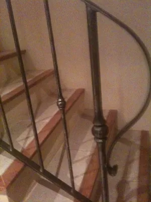 FABRICATION ET POSE RAMPE FER FORGE PERSONNALISEE FOS SUR MER