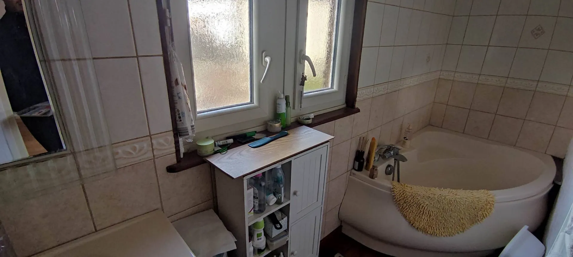 A vendre, à VIMOUTIERS (61120), charmante maison à colombages de 126 m² et son jardin de 125 m² à quelques pas du centre ville.