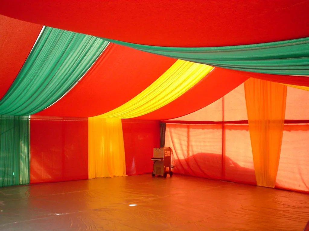 Location Vélum (Tendu ou Plissé) et Cache-poteaux – Décoration de Prestige pour Tentes