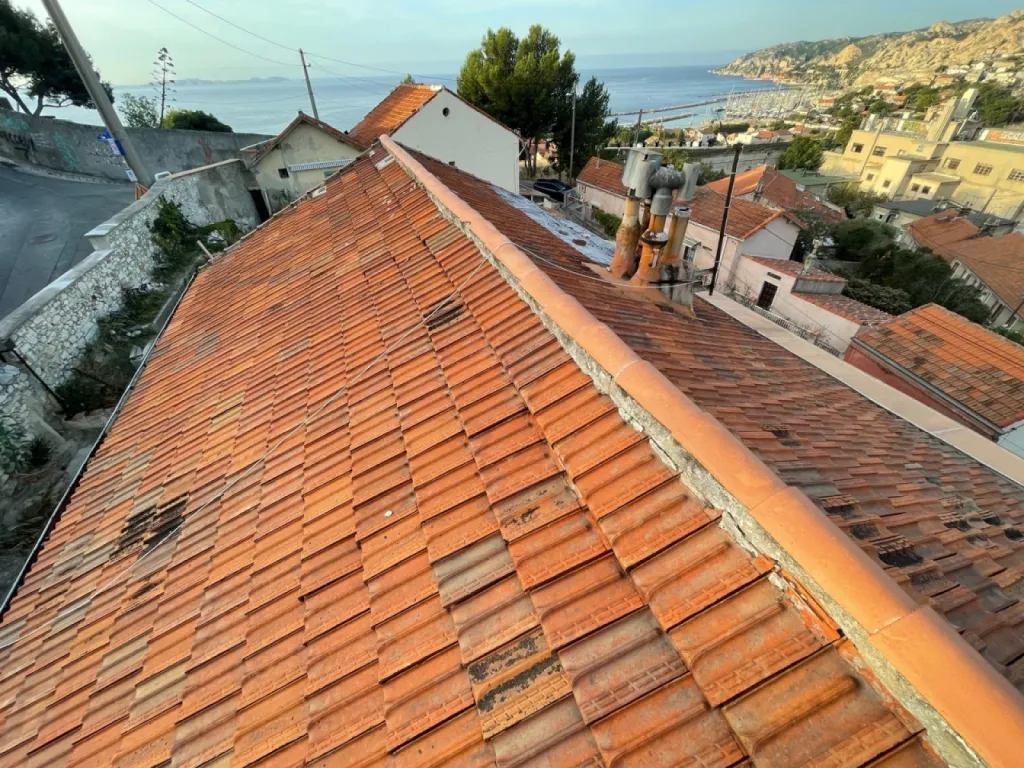 toiture près de martigues avant intervention