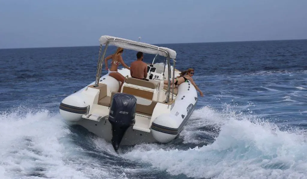 Acheter un semi-rigide marque Capelli en Martinqiue