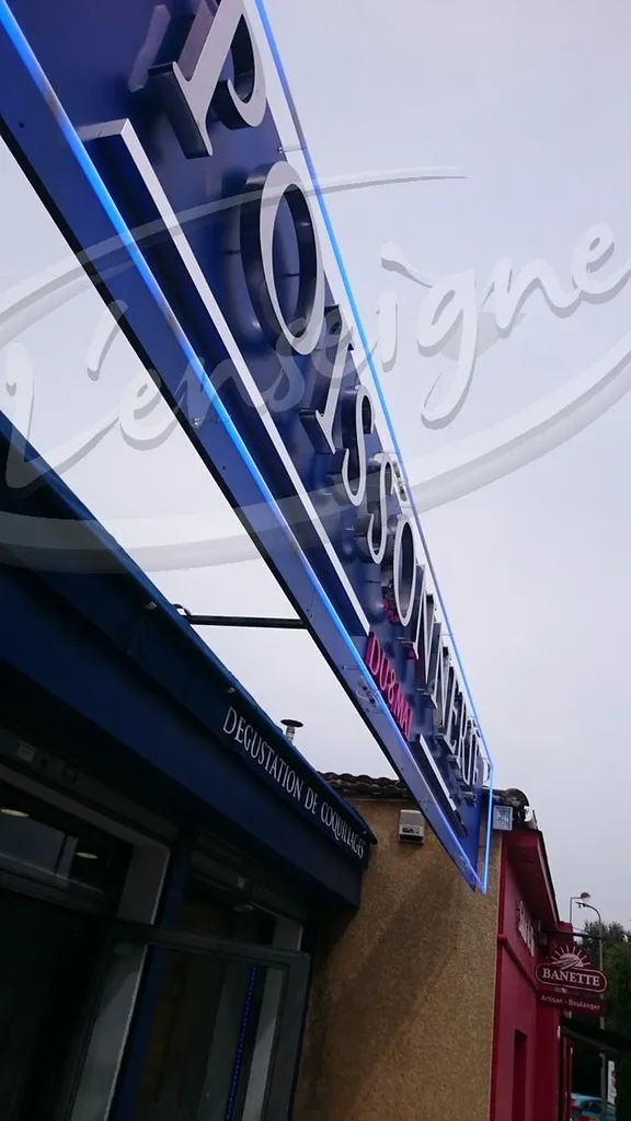 Lettres reliefs commerce marignane