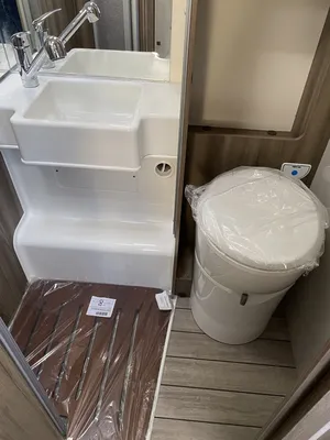 DOUCHE ET WC SEPARE
