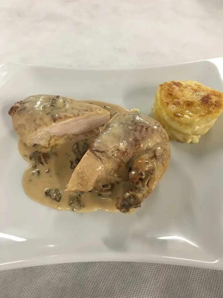 Volaille fermière aux morilles