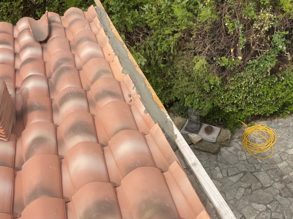 Changement d’une toiture de maison en tuiles Abeilles sur Martigues