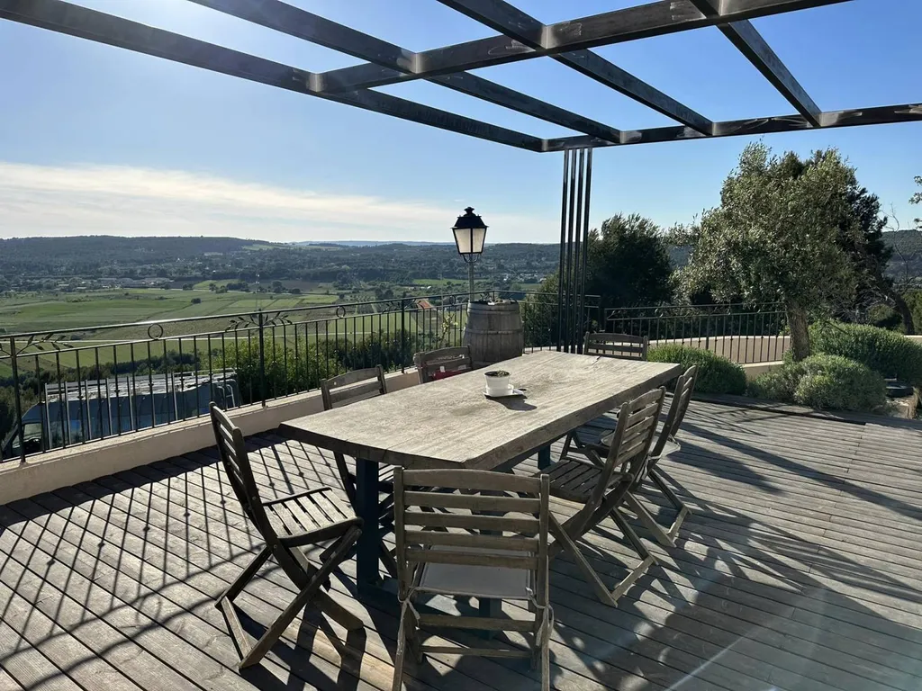 spécialiste pergola en acier artisan ferronnier