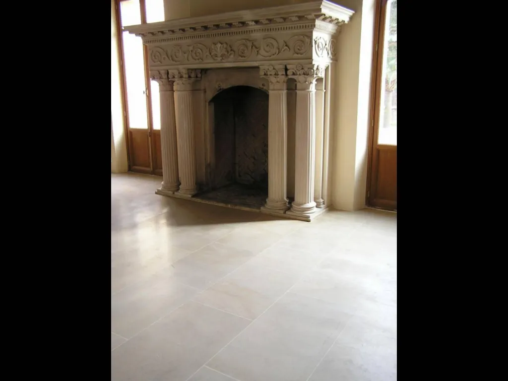 Quelle pierre au 36 rue de Bourgogne choisir pour un carrelage pierre extérieur et intérieur ?