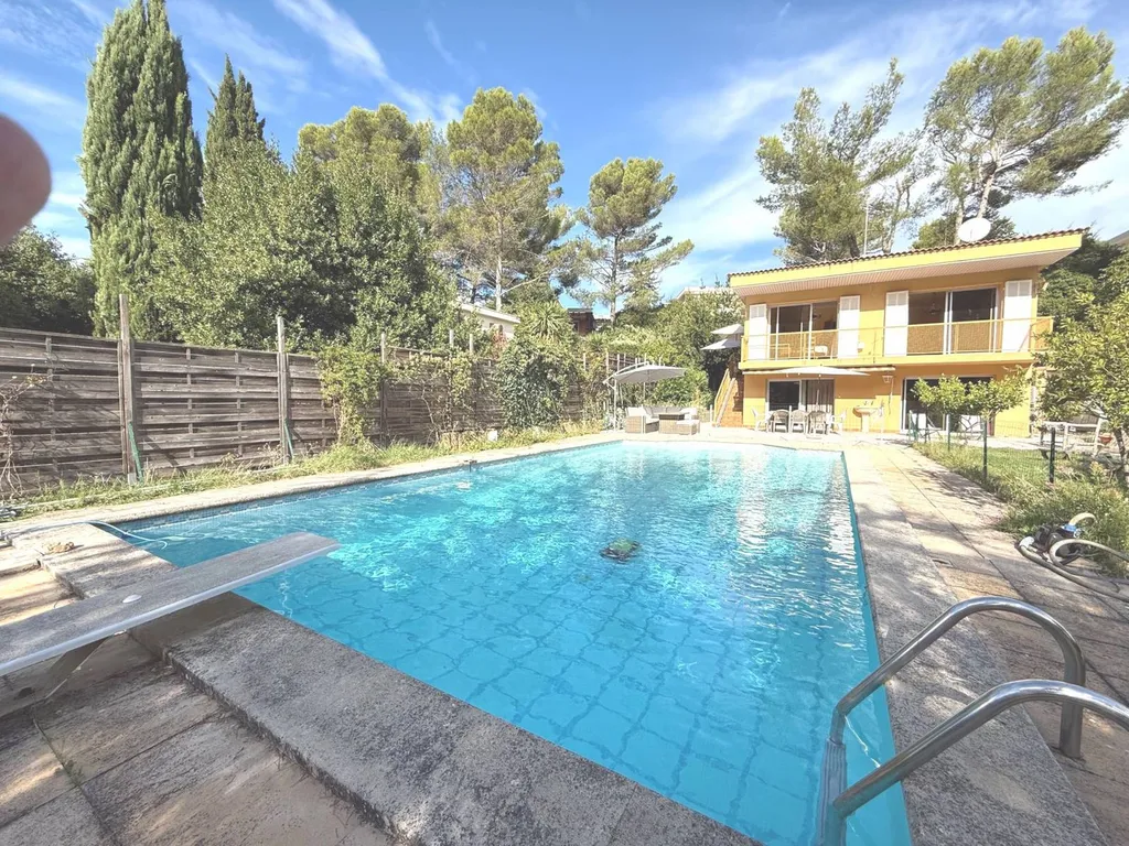 A vendre maison de 5 pièces  à Carnoux en Provence