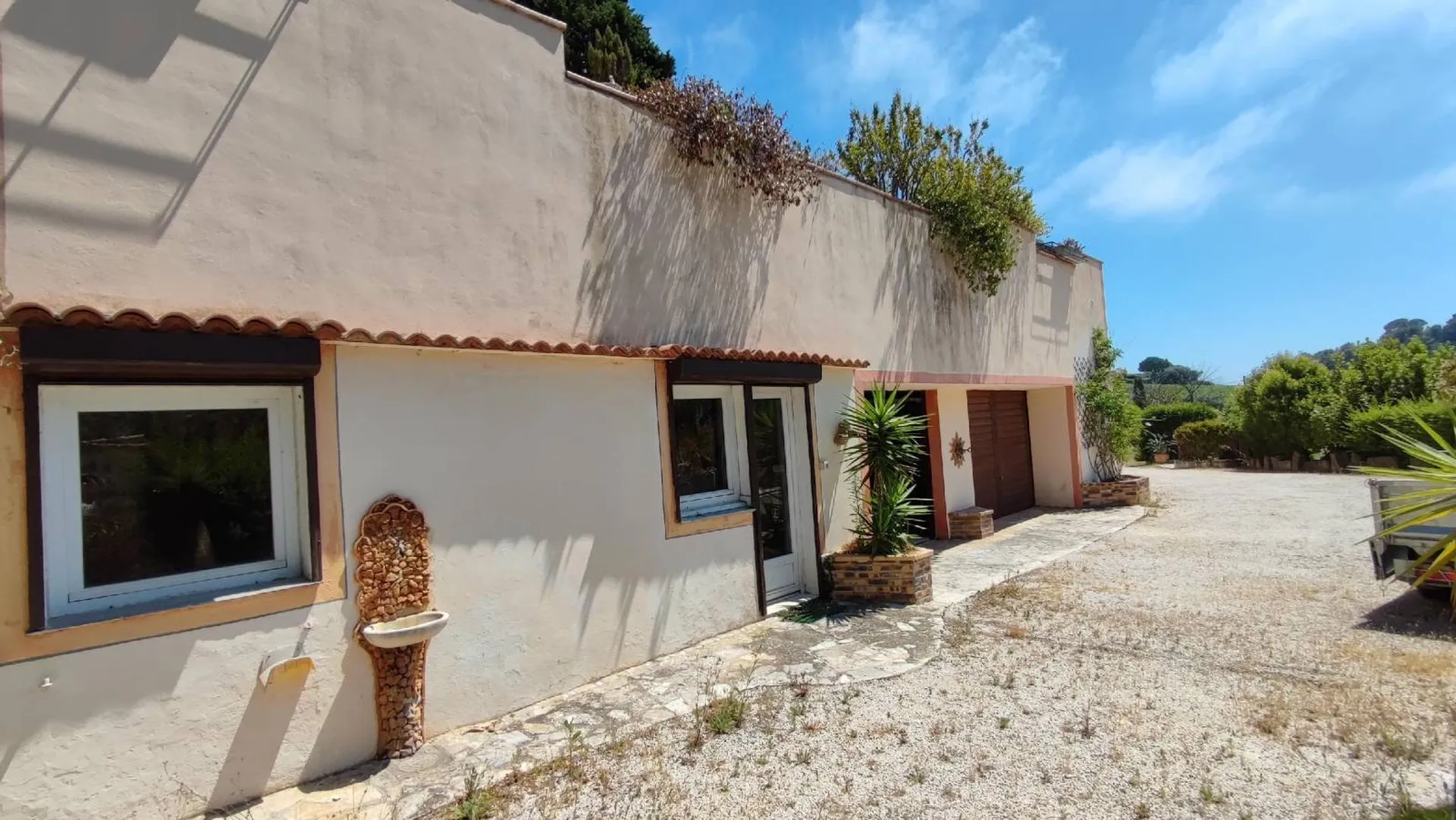 Vente maison Cassis  avec terrasse vue dégagée, garage et dépendances