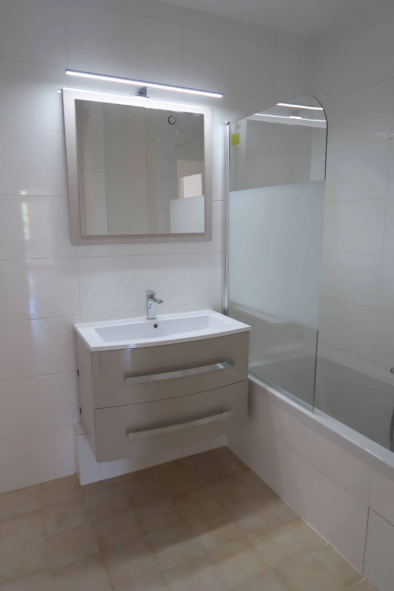 Appartement 3 Cassis ouvrant sur terrasse vue dégagée dans résidence fermée avec parking aisé