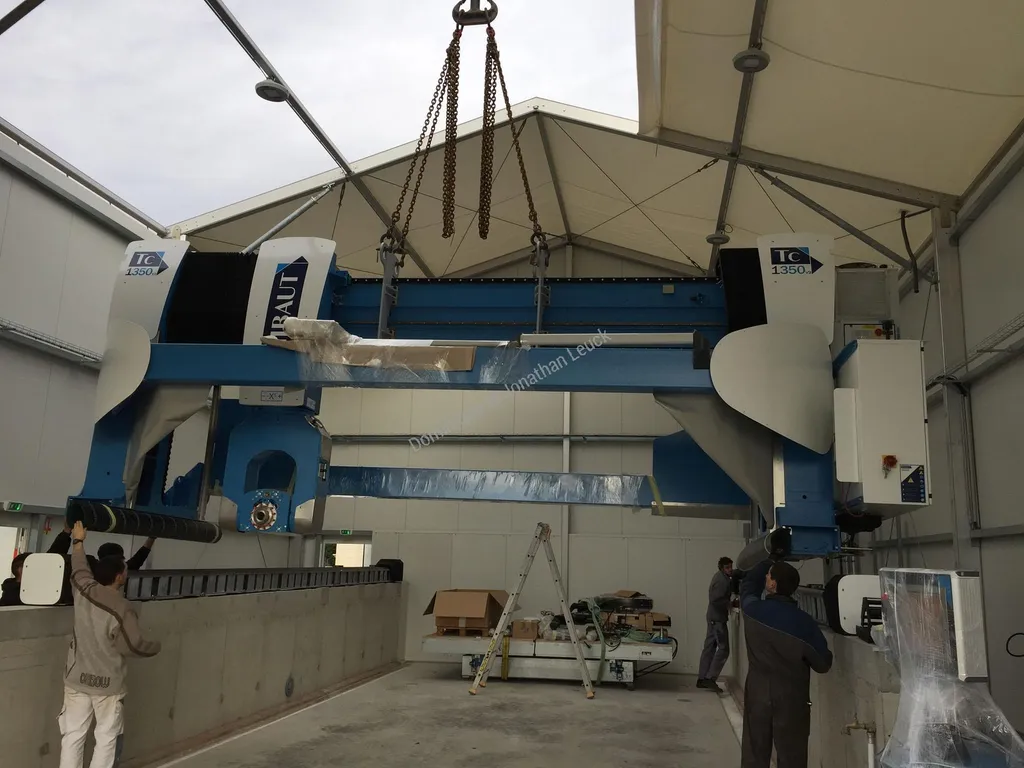 Acquisition le 08 Décembre 2014 d'une débiteuse à commande numérique 5 axes