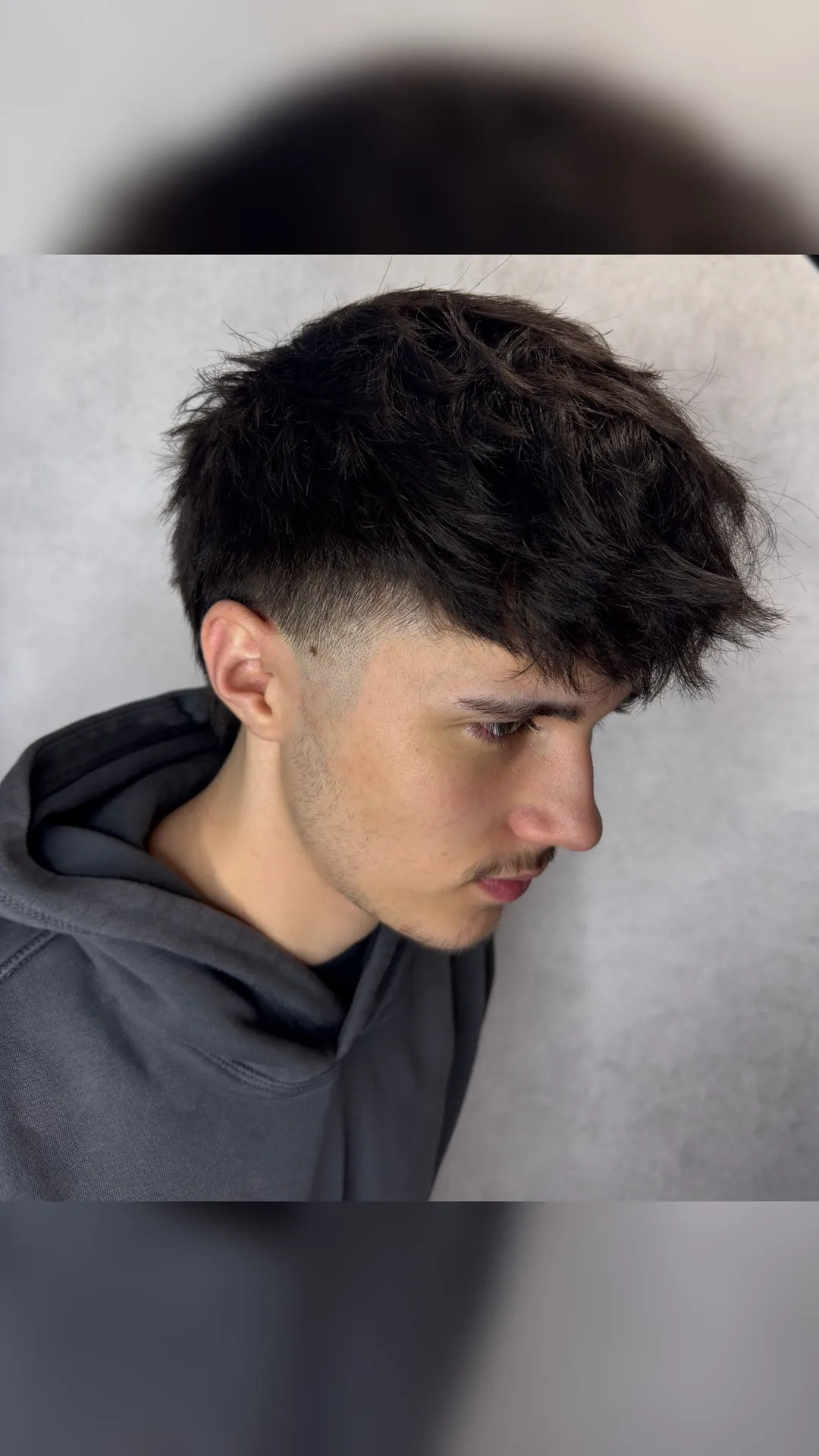 Obtenir une coupe homme moderne adaptée à votre style près de Vitrolles