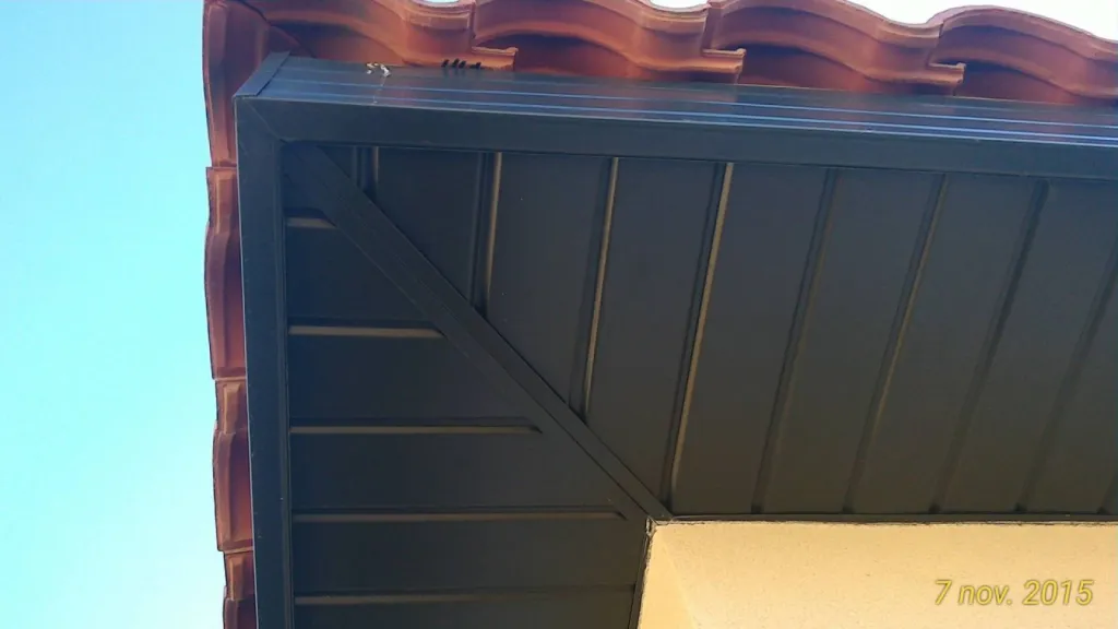 Prix débord de toit avec sous face aluminium ardoise à Bollène dans le Vaucluse