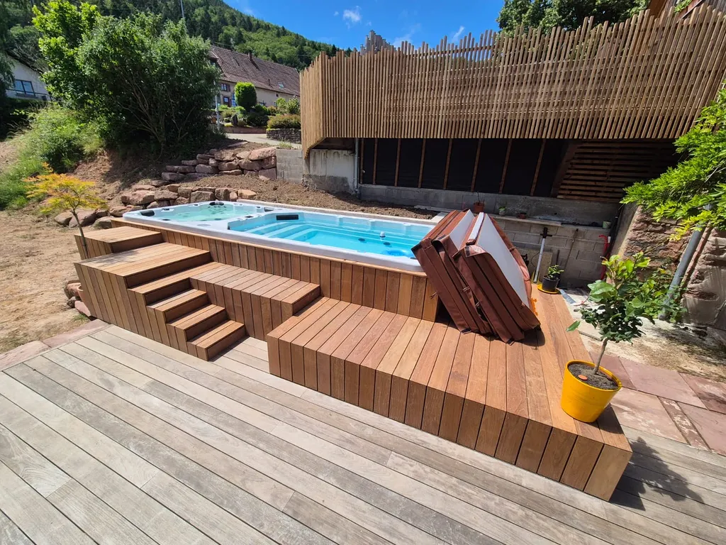 Spa extérieur haut de gamme installé sur une terrasse moderne, idéal pour choisir un spa adapté à son espace bien-être à domicile