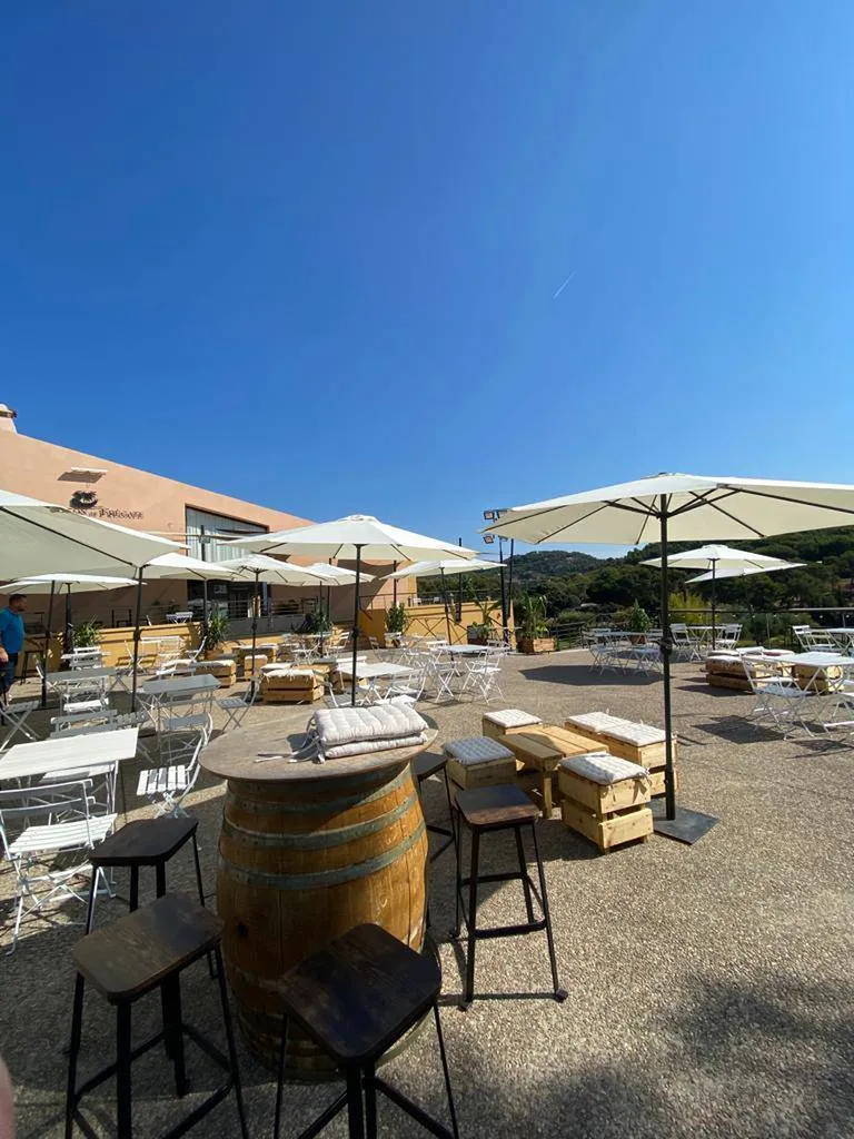 Installation d'une scène domaine de Frégate à Bandol Var 83