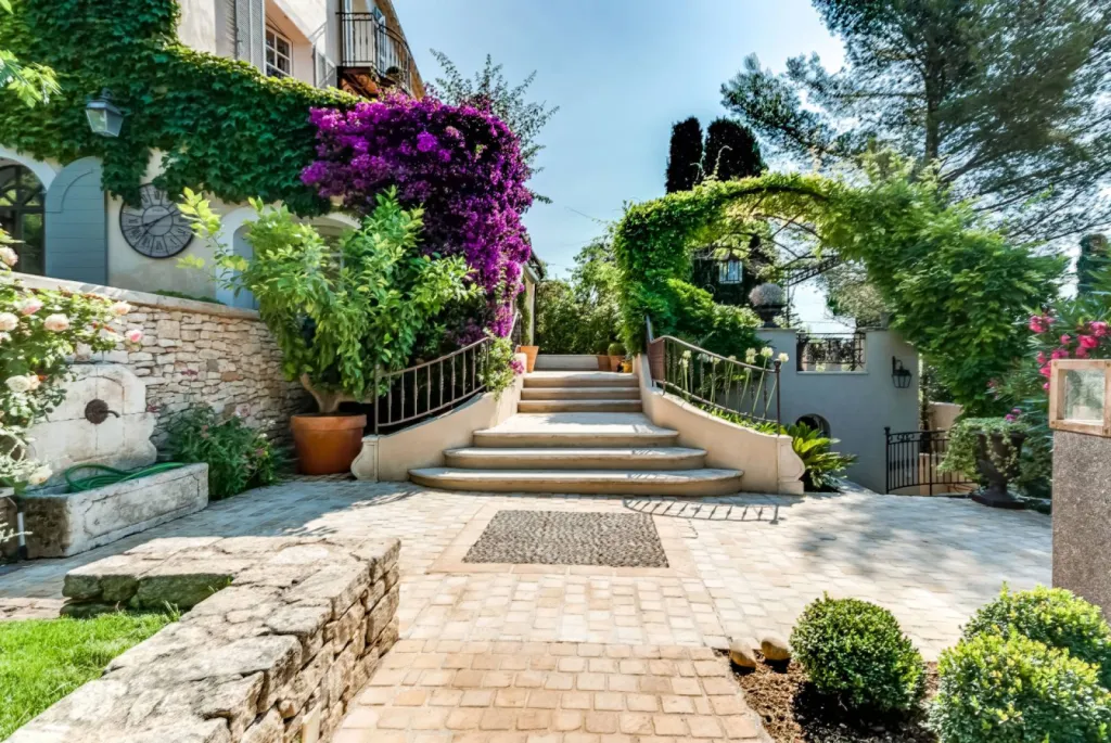 Rénovation complète extérieure d'une maison de famille dans le Var