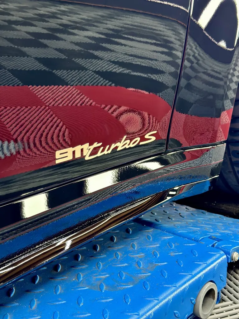 protection PPF automobile Lyon traitement céramique carosserie Porsche 992 Turbo S cabriolet 