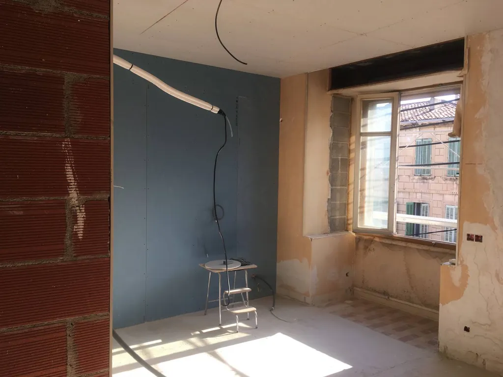 Aménagement d'un centre médical dans une maison de ville à Salon de Provence - isolation phonique d'un mur