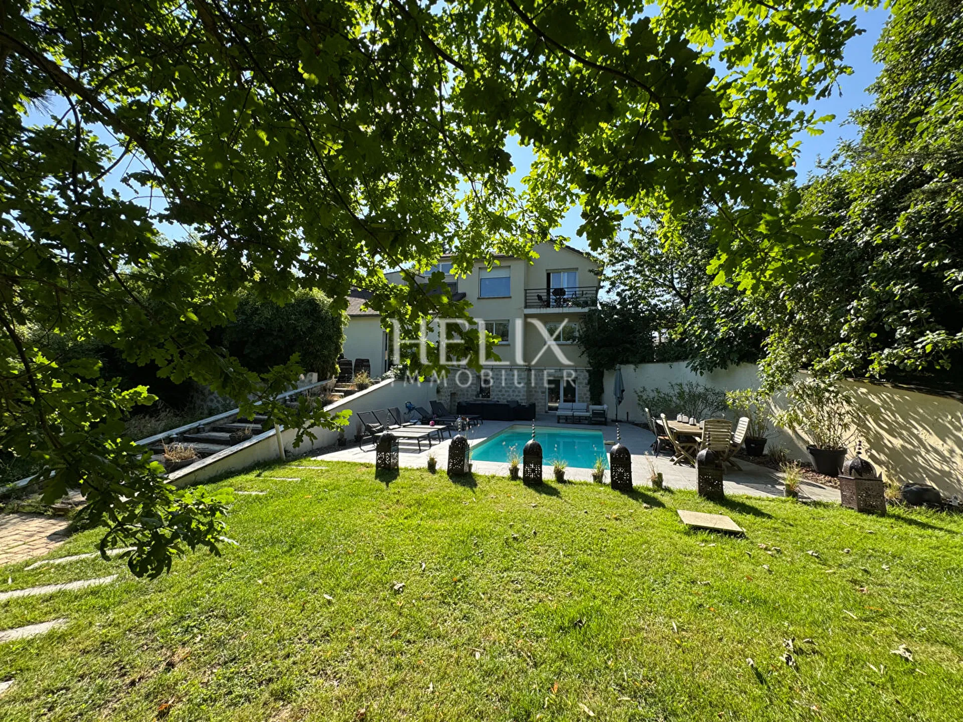 www.heliximmobilier.com maison avec un grand jardin à Orgeval