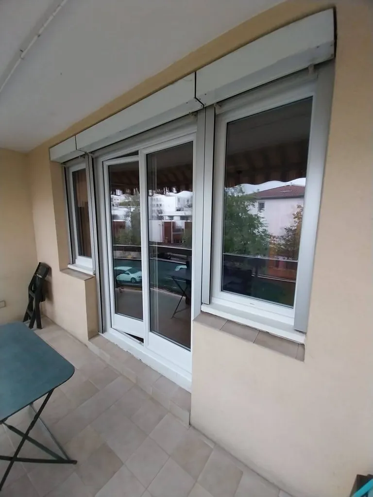 Installation de menuiseries et fenêtres en PVC blanc à Lyon Vaise 69009