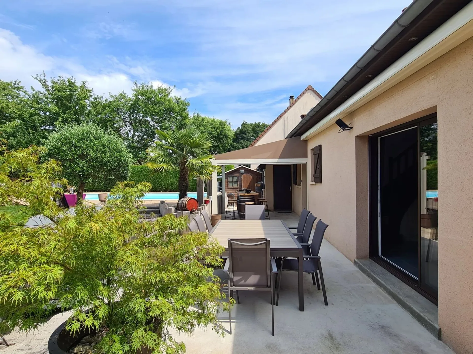 maison moderne à vendre avec piscine et garage proche du mans