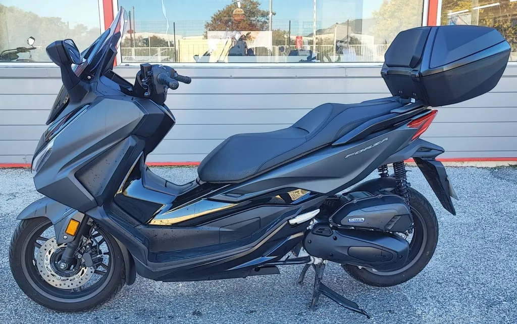 HONDA FORZA 125 TOP BOX DU 11/2023 AVEC 8100 KM