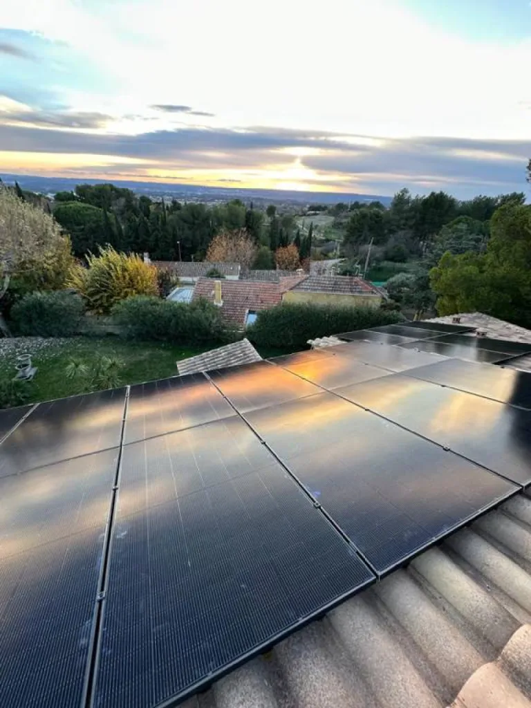 Installation de panneaux photovoltaïques à Aix-En-Provence avec panneaux Dmegg