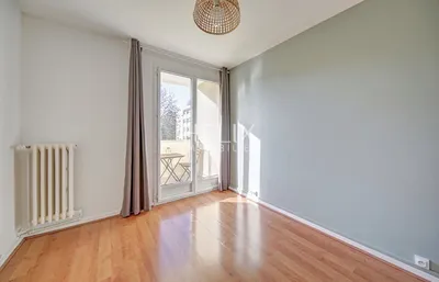 Le Pecq rive gauche bel appartement en très bon état général avec possibilité d'acquérir un box en sus