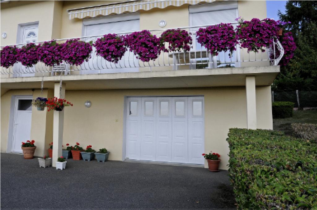 Porte de garage à déplacement latéral