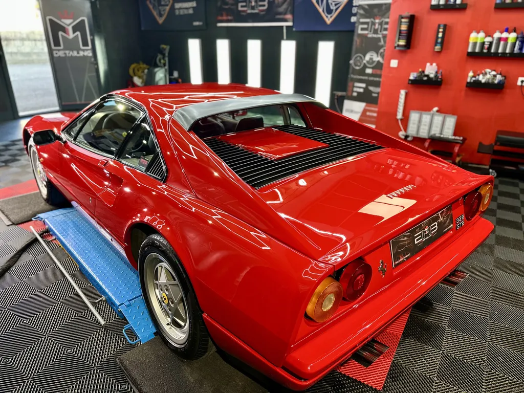 Traitement céramique automobile à Lyon proche Brignais EMB DETAILING spécialiste Ferrari 328 