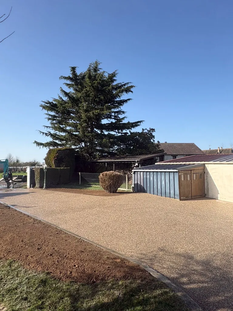 Terrassement et Allée en Béton Désactivé à Louviers et Évreux (27)