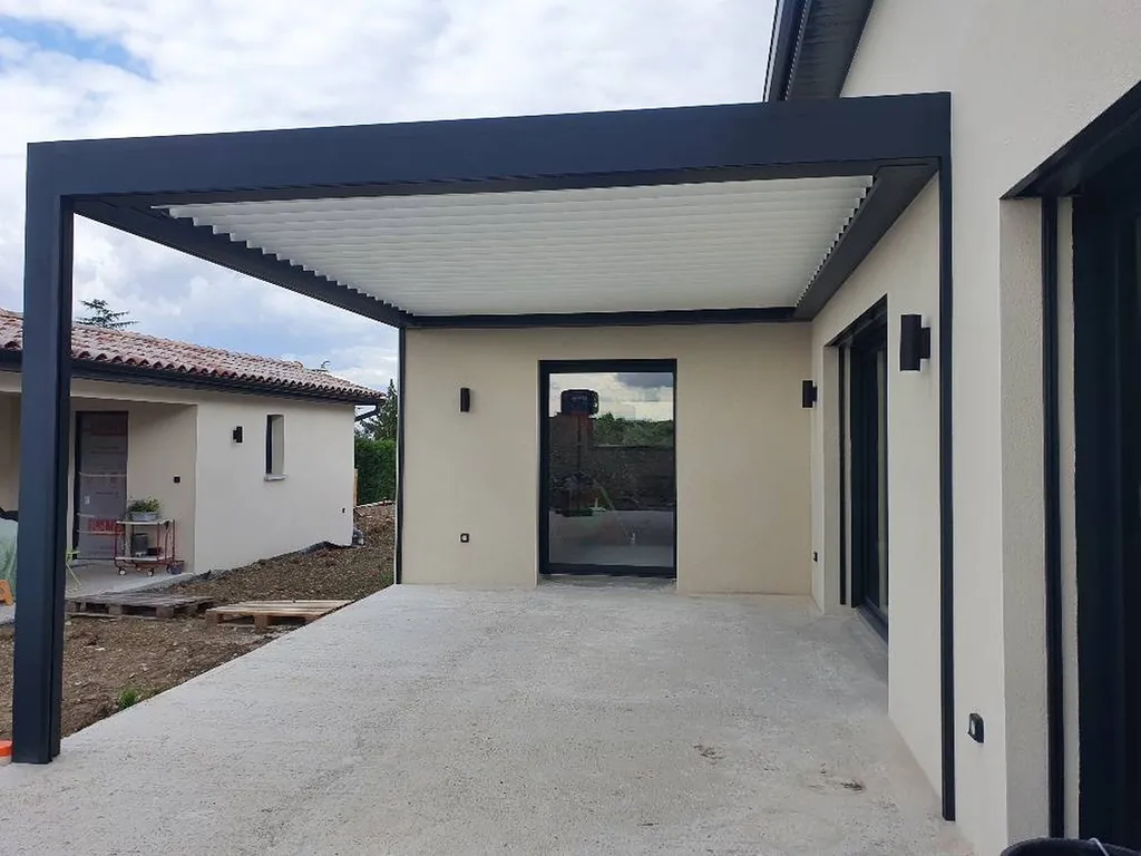 Pergola bioclimatique en aluminium à Villefranche sur Saône 
