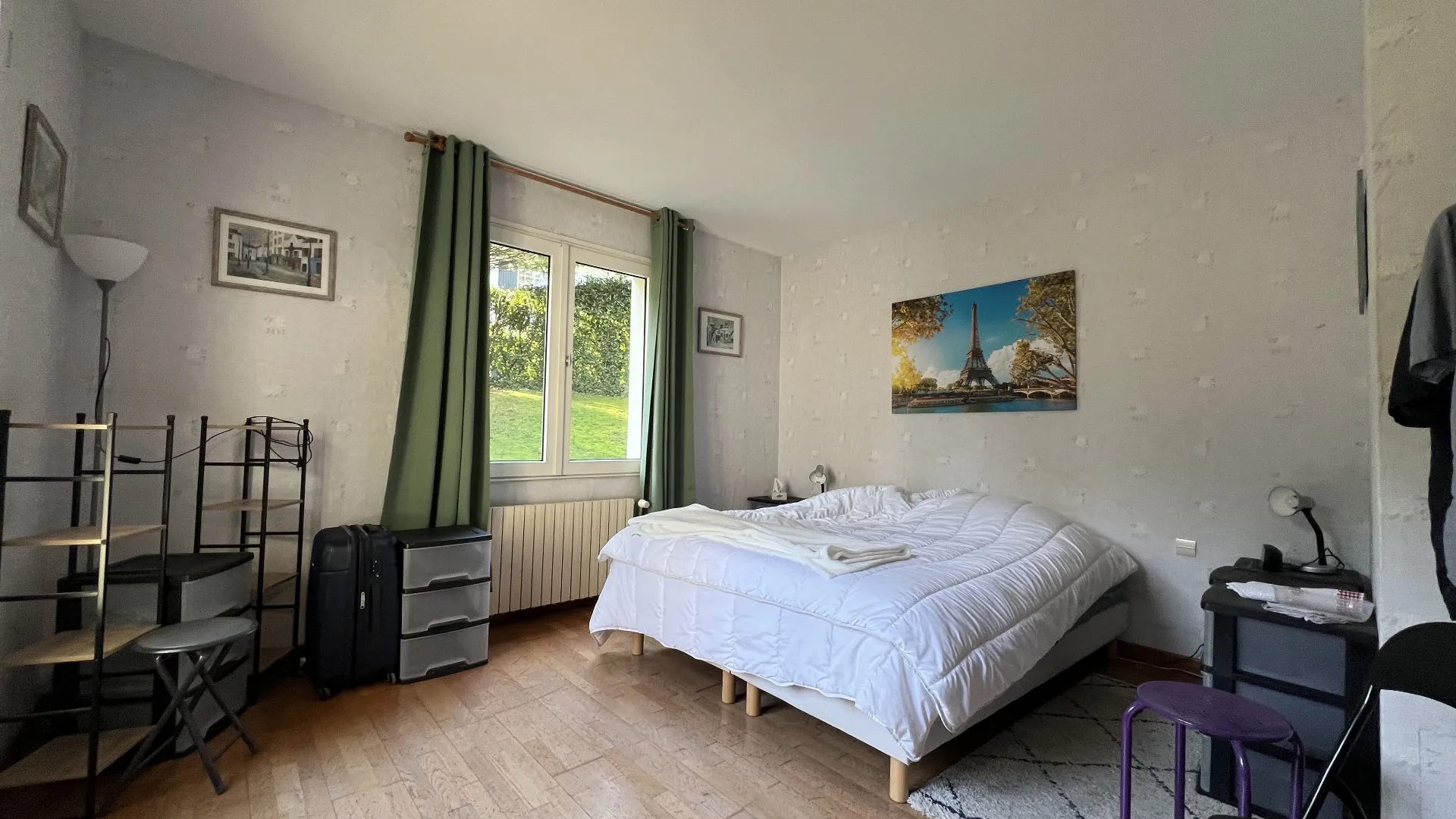 Maison d'Architecte, située à pont-et-Marais de 197 m², Parc paysager de 2 552 m² avec bois privatif