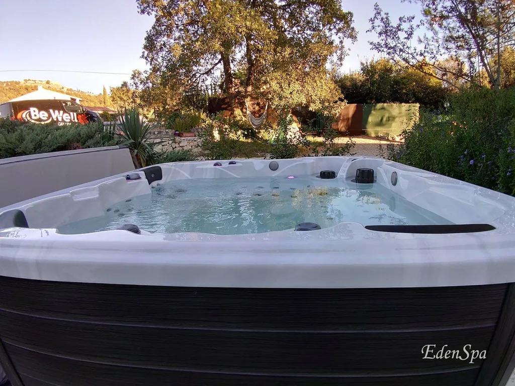 spa exterieur haut de gamme traitement automatique bouches du rhone