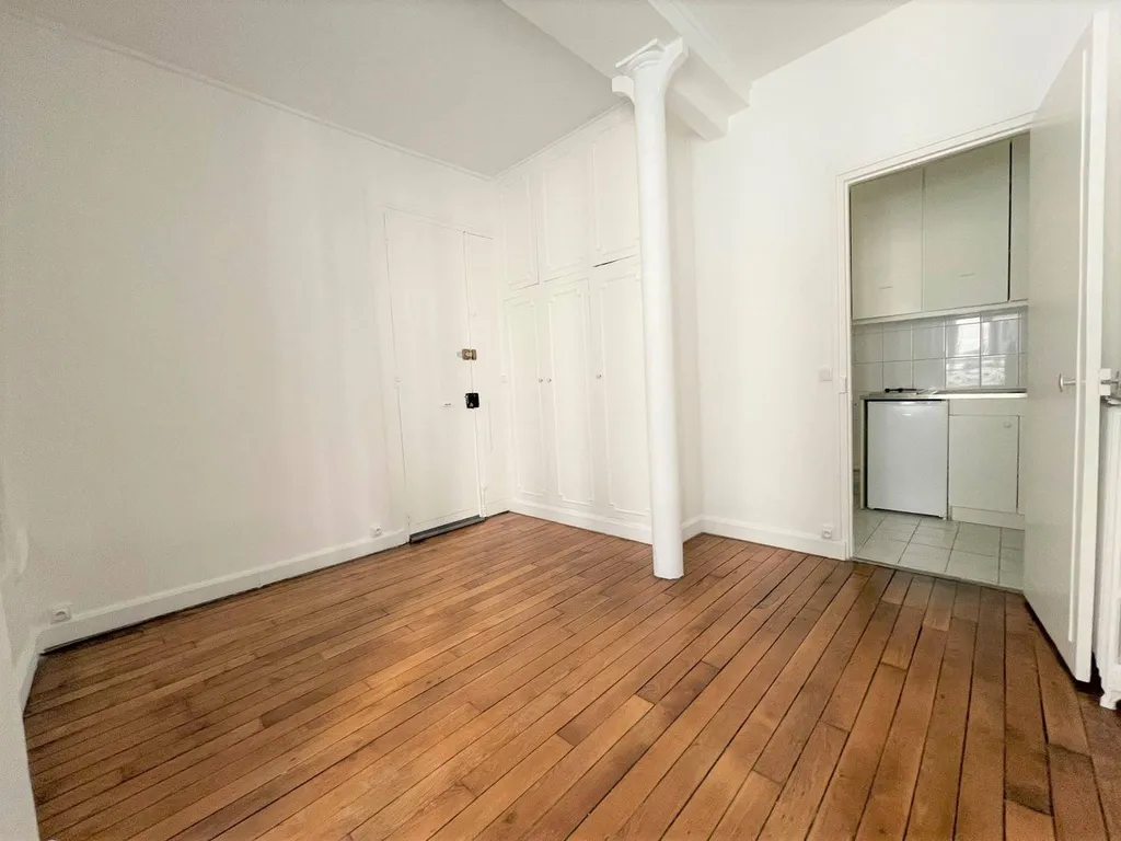 A vendre studio au calme proche Etoile à Paris 75017
