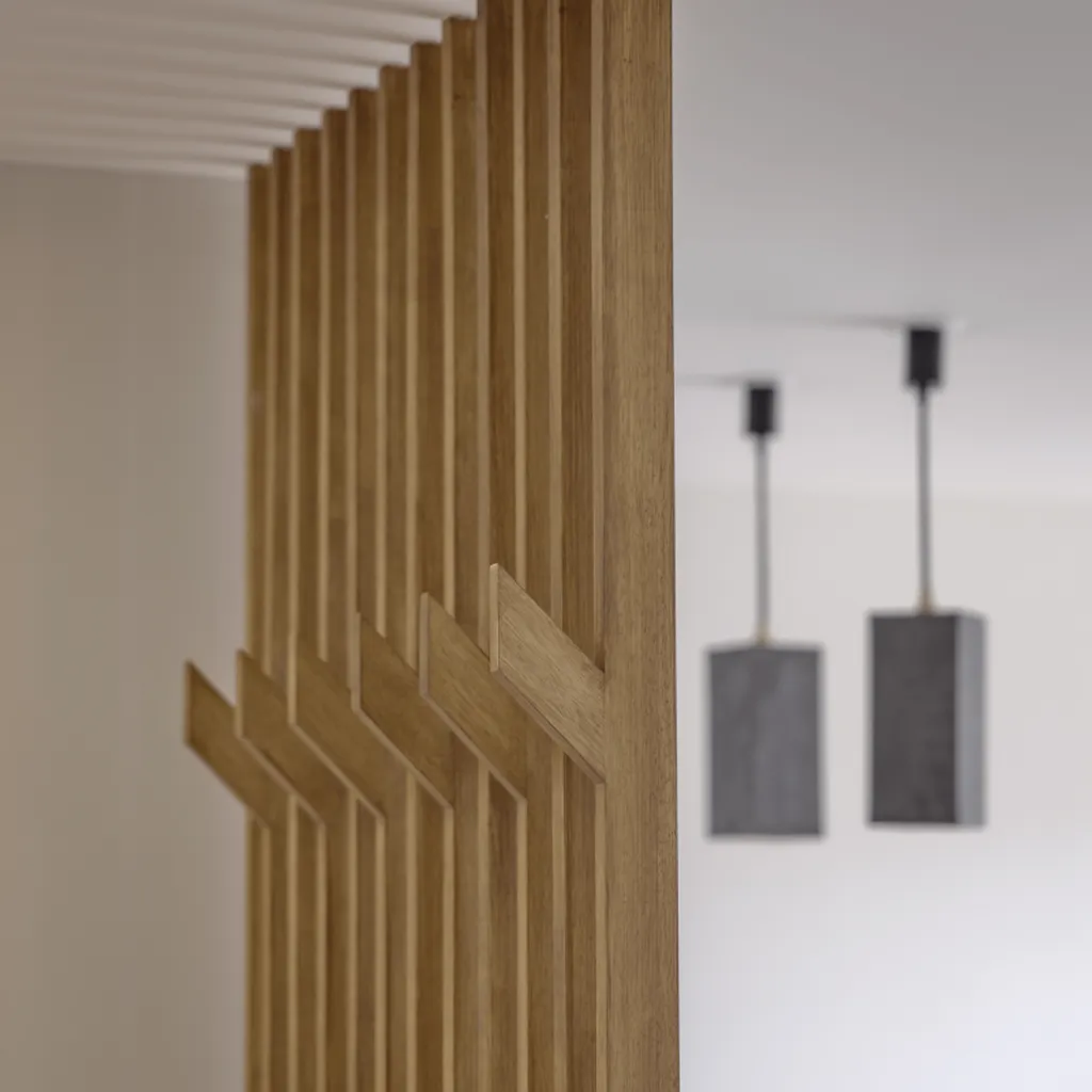 Architecte d’intérieur à Toulouse pour la rénovation d'appartements minimalistes avec isolation écologique et mobilier sur-mesure en bois massif