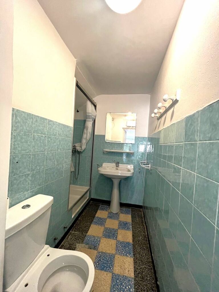 Vente appartement T2 Cassis  avec vaste terrasse dans petit immeuble du centre