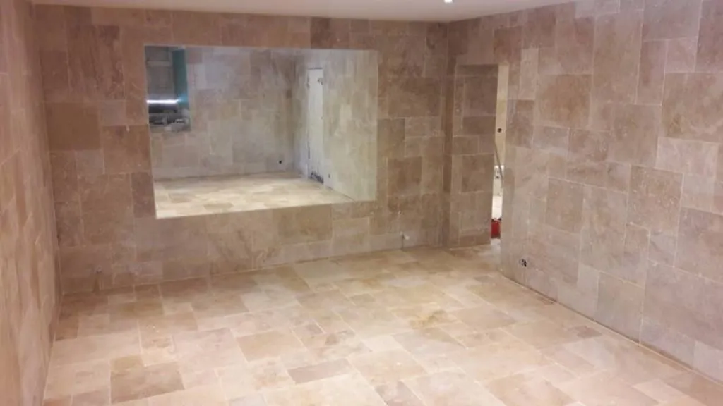 Parement en Travertin ou en pierre de Dordogne pour intérieur et extérieur, livraison partout en France