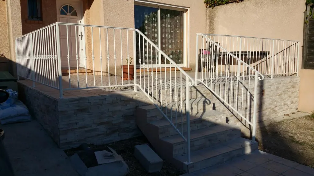 FABRICATION ET POSE GARDE CORPS FER FORGE POUR TERRASSE ET GARDE CORPS RAMPANTS POUR ESCALIER A MARTIGUES 13