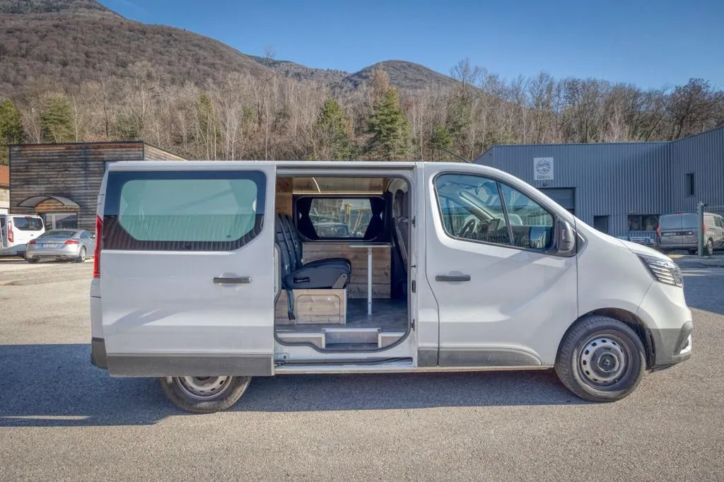 Aménagement d'un renault trafic en Van sur-mesure Lyon