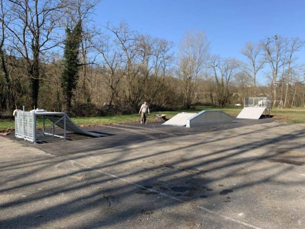 Conception d'un skate park sur mesure au parc des Hermières à Francheville proche de Lyon