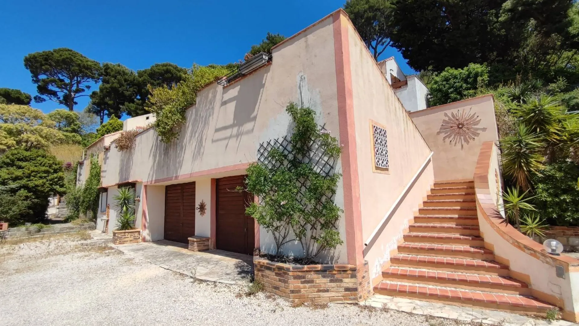 Vente maison Cassis  avec terrasse vue dégagée, garage et dépendances