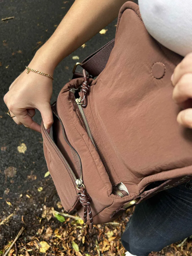 Sac banndouliére Woomen Vegan disponible chez Evasion Eu