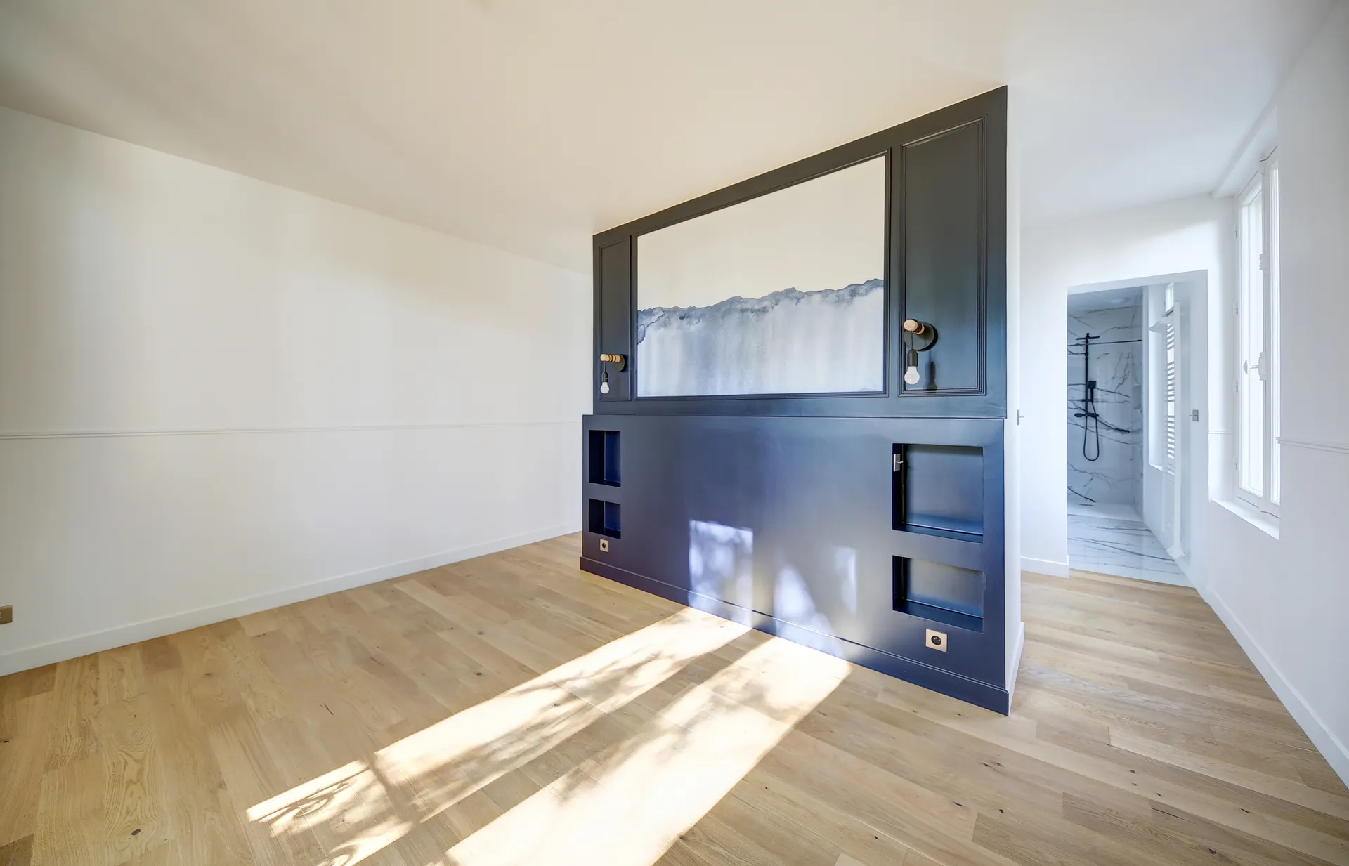 A vendre dans le centre de Saint Germain en Laye près des commerces et du RER un hotêl particulier rénové