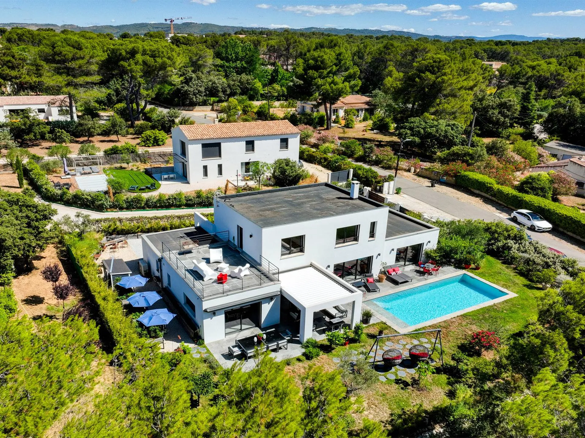 Construction d'une maison contemporaine en toiture terrasse sur la commune de Lambesc dans les Bouches du Rhône