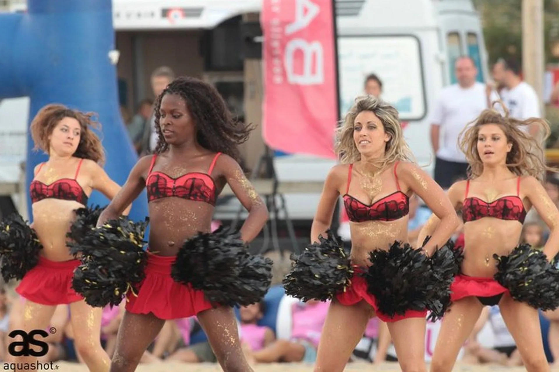 BESPORTBLE 4pièces Pompons De Pom-Pom Girl avec Poignée Lot de Accessoires pour Événements Sportifs Et Fêtes