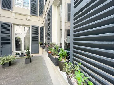 A vendre très bel appartement traversant de 85 M2 à Saint-Germain-en-Laye, profession libérale possible, 3 minutes du RER A.